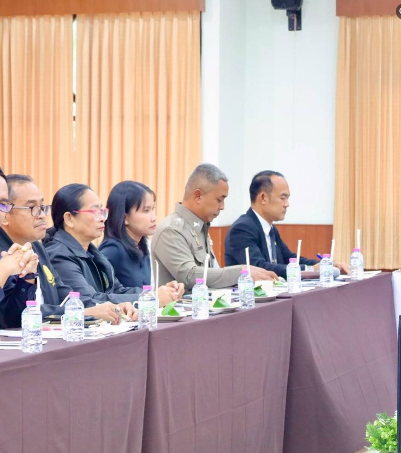 ประชุมหัวหน้าส่วนราชการ หัวหน้าหน่วยงานรัฐวิสาหกิจ ผู้บริหารองค์กรปกครองส่วนท้องถิ่น ผู้บริหารสถานศึกษา ปลัดอำเภอ กำนัน